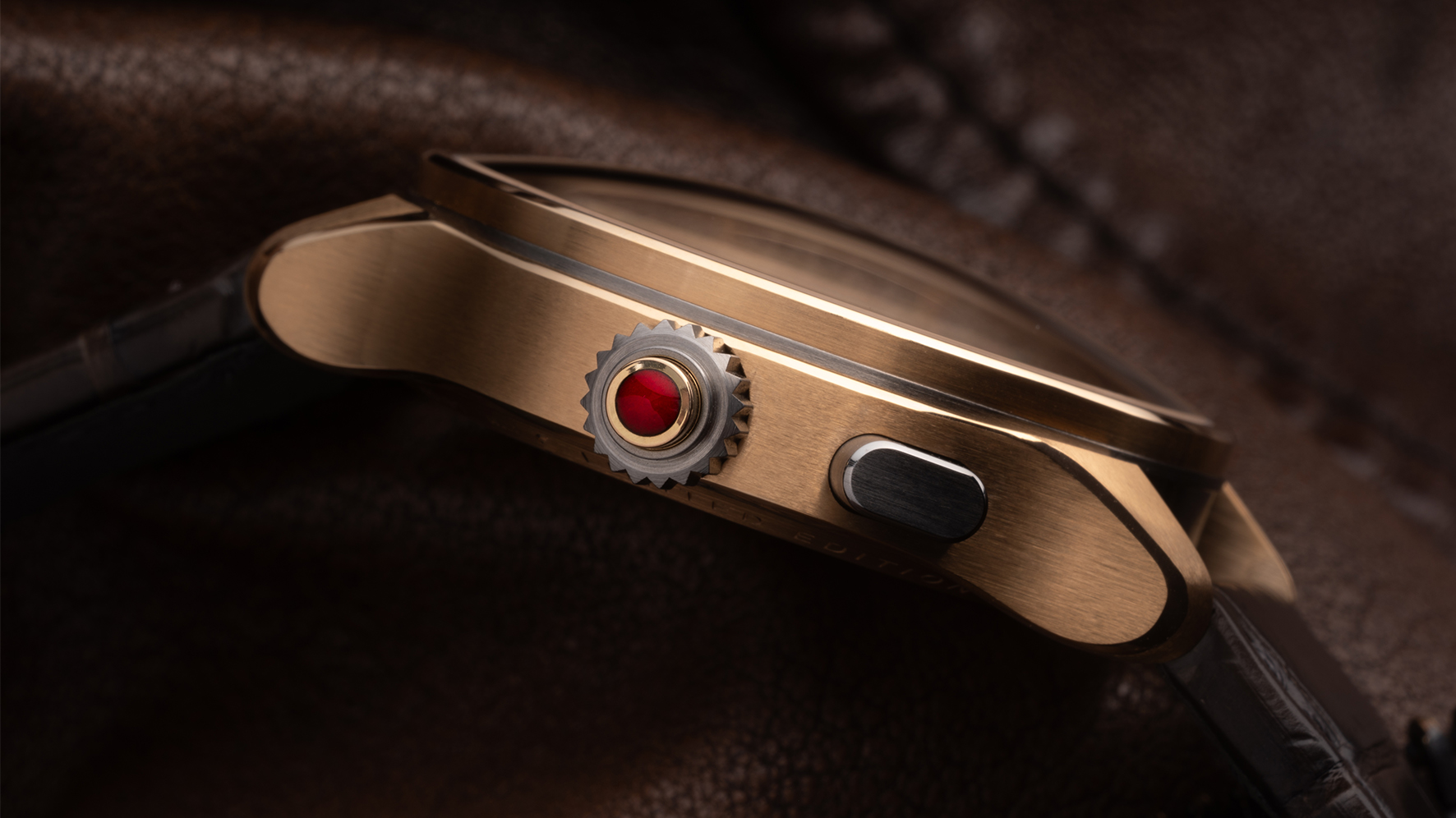 Leica_Watch_ZM_1_Gold_Limited_Edition_Ambient_06_HiRes_Kopie.jpg
