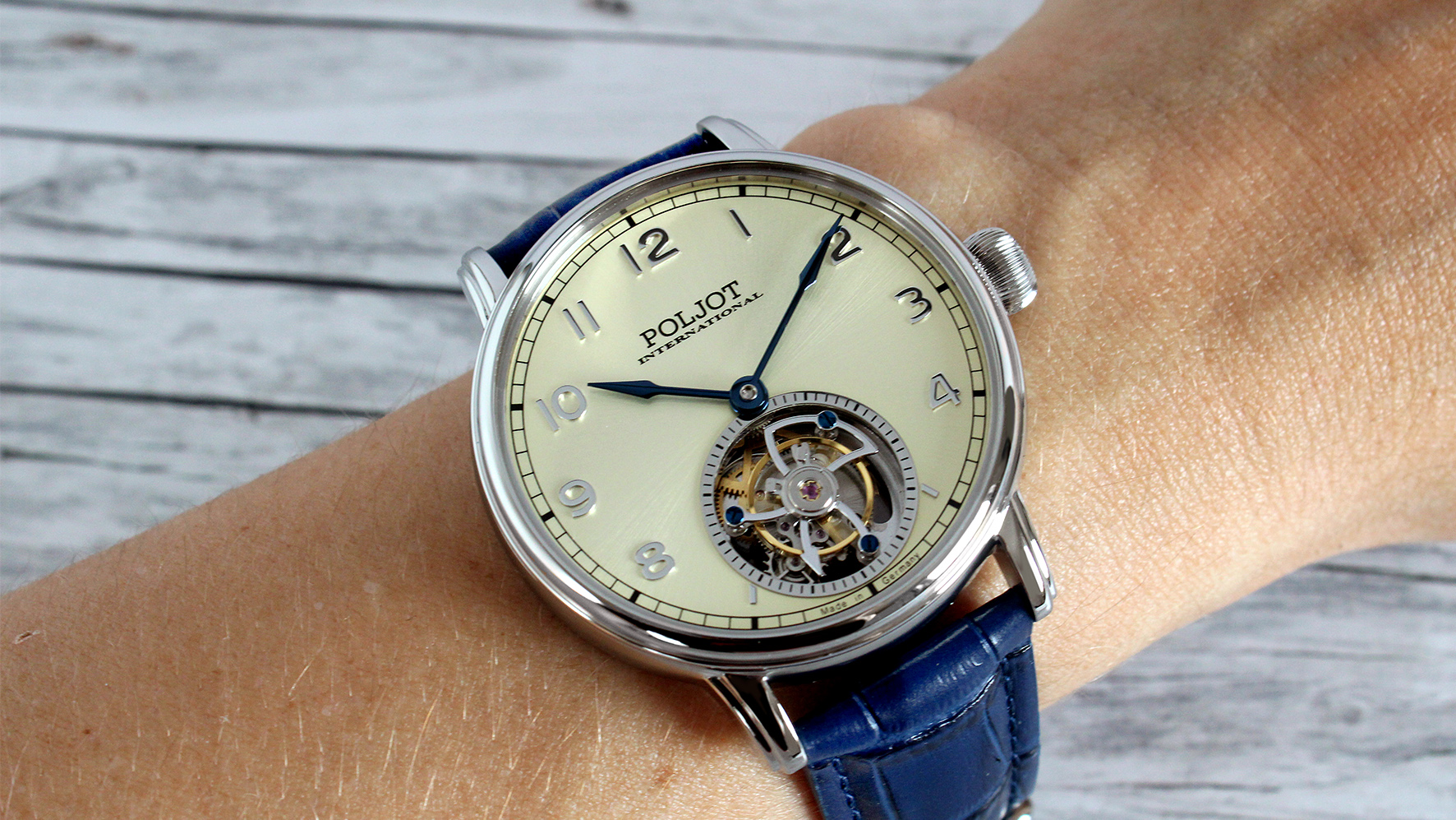 Tourbillon_VXIII_gelb_4_Kopie.jpg